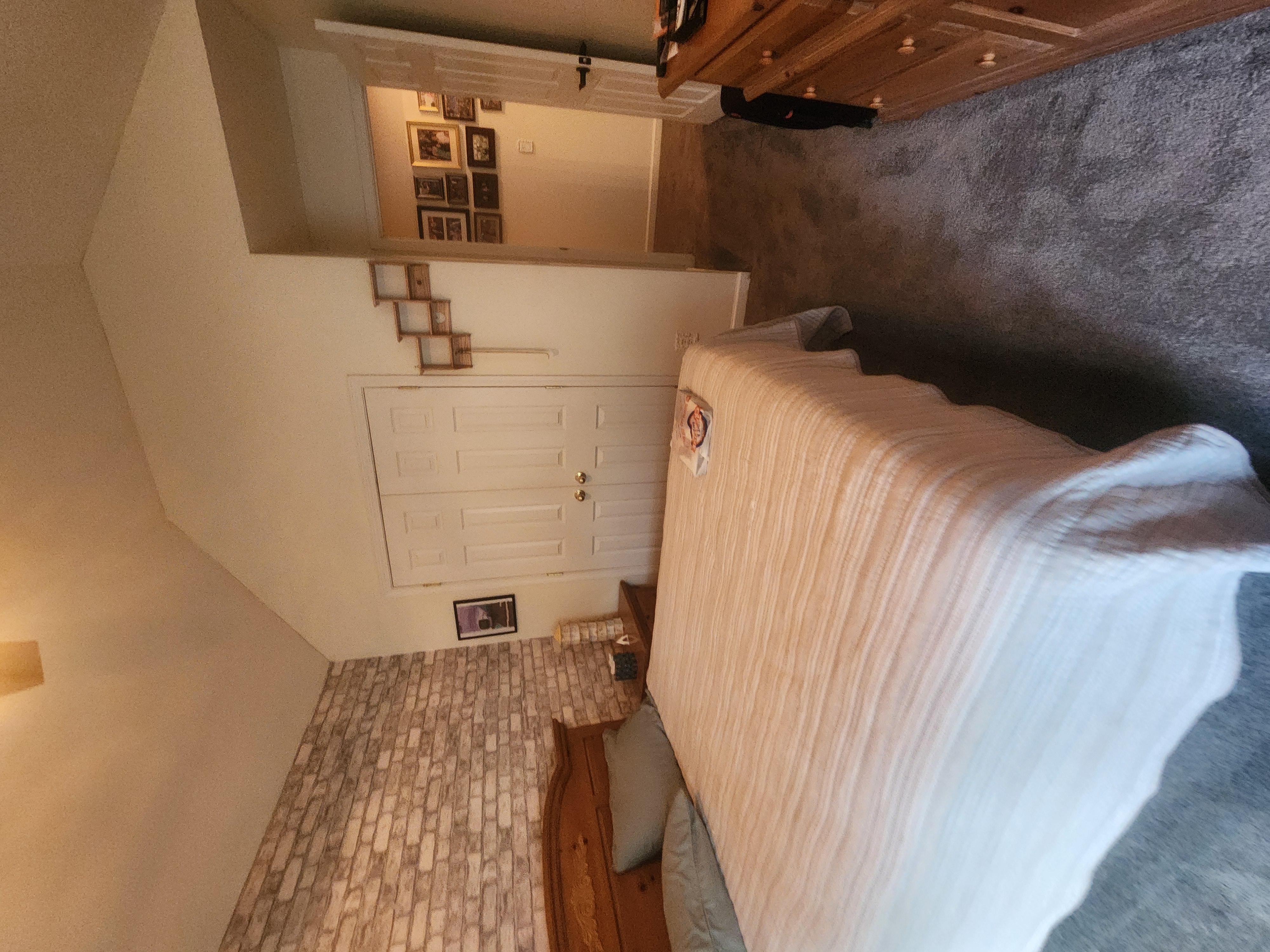 Guest bedroom 1